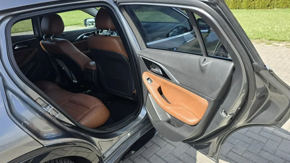 INFINITI Q30 -