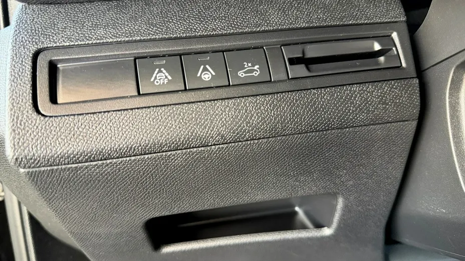 PEUGEOT 5008 -