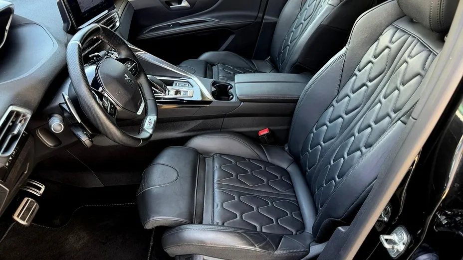 PEUGEOT 5008 -