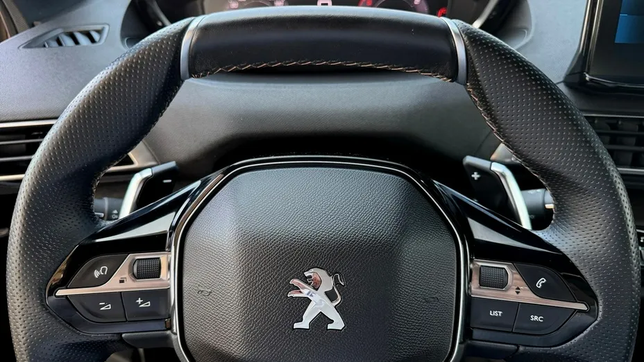 PEUGEOT 5008 -
