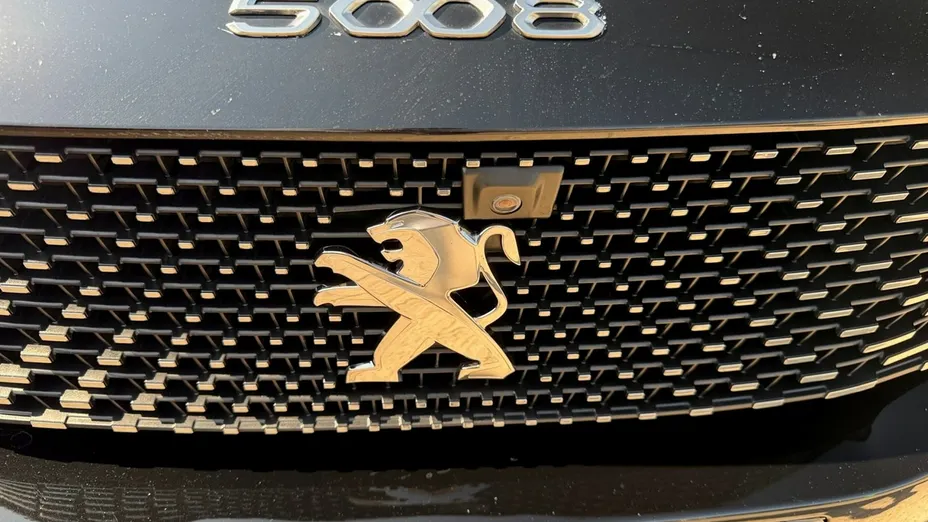 PEUGEOT 5008 -