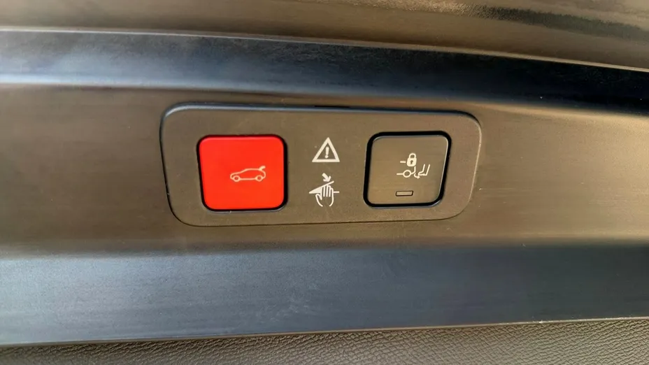 PEUGEOT 5008 -