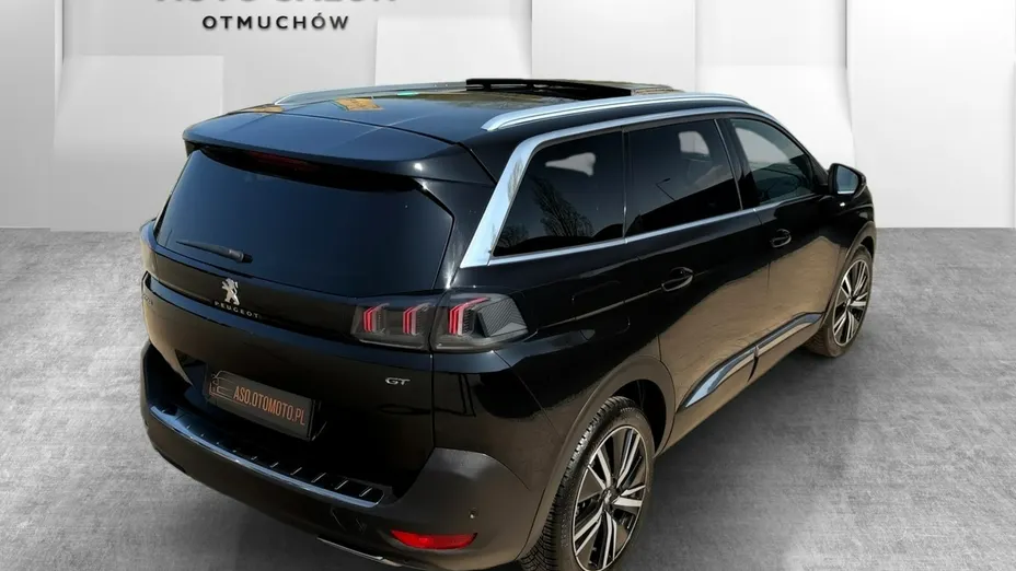 PEUGEOT 5008 -