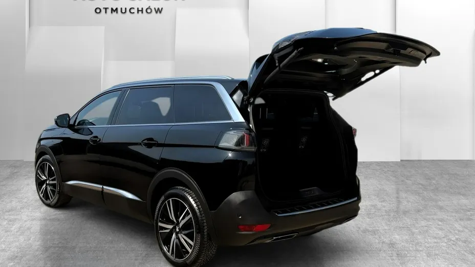 PEUGEOT 5008 -
