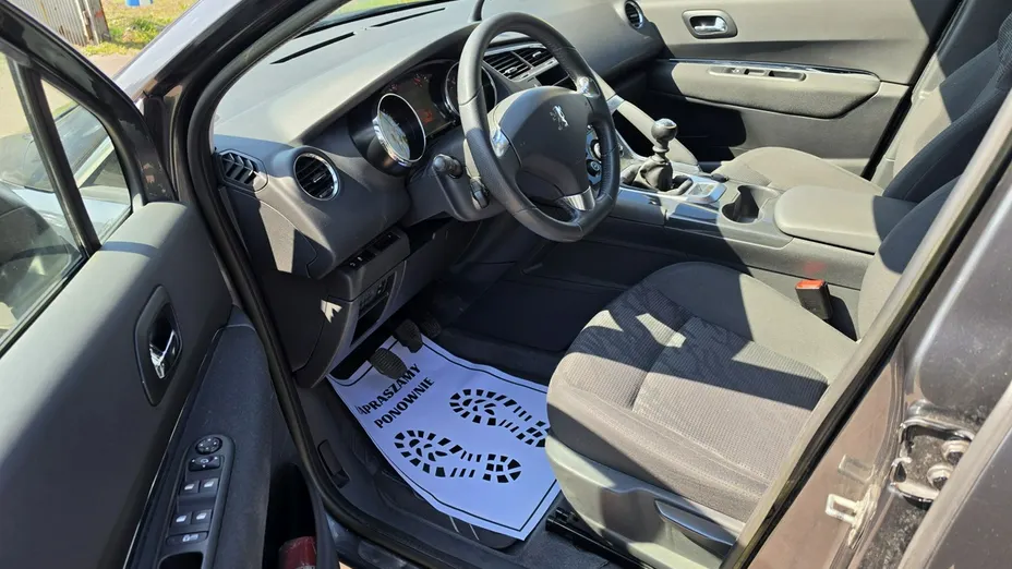 PEUGEOT 3008 -