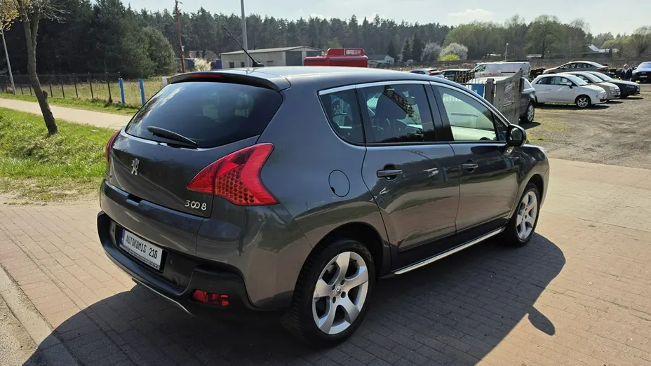 PEUGEOT 3008 -