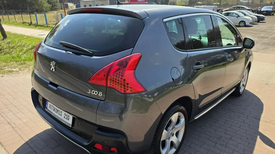 PEUGEOT 3008 -