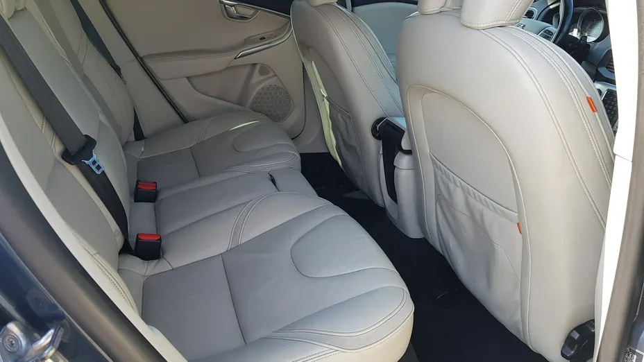 VOLVO V40 -