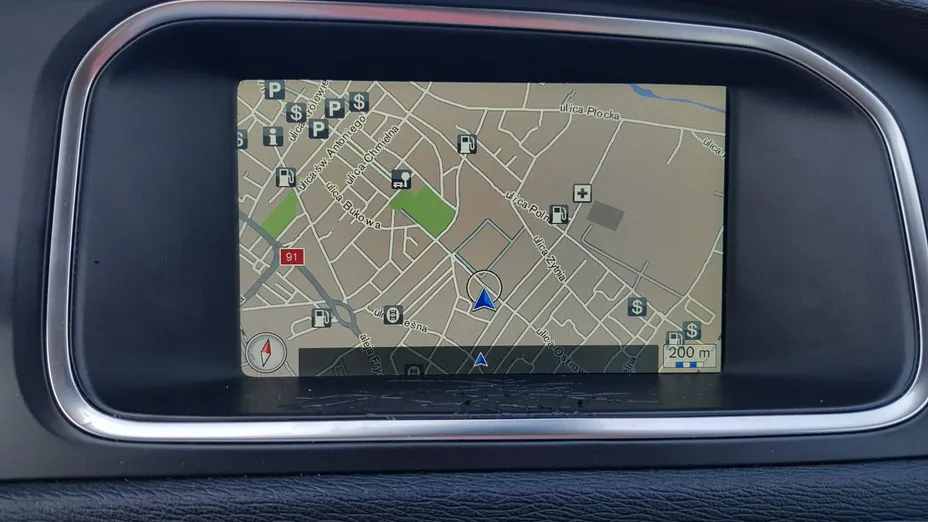 VOLVO V40 -