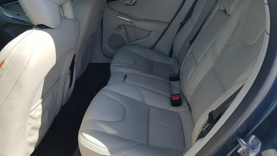 VOLVO V40 -