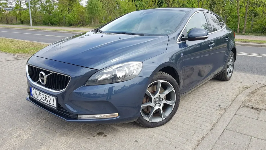 VOLVO V40 -