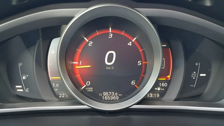 VOLVO V40 -