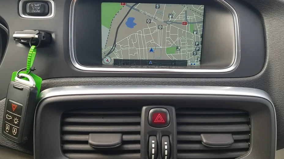 VOLVO V40 -