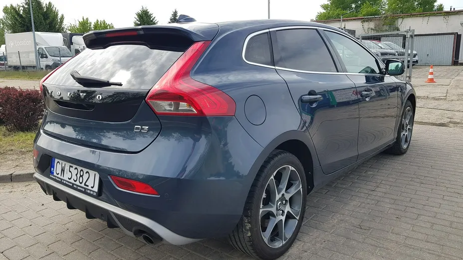 VOLVO V40 -