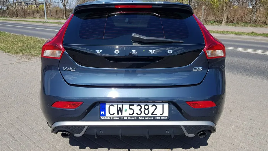 VOLVO V40 -