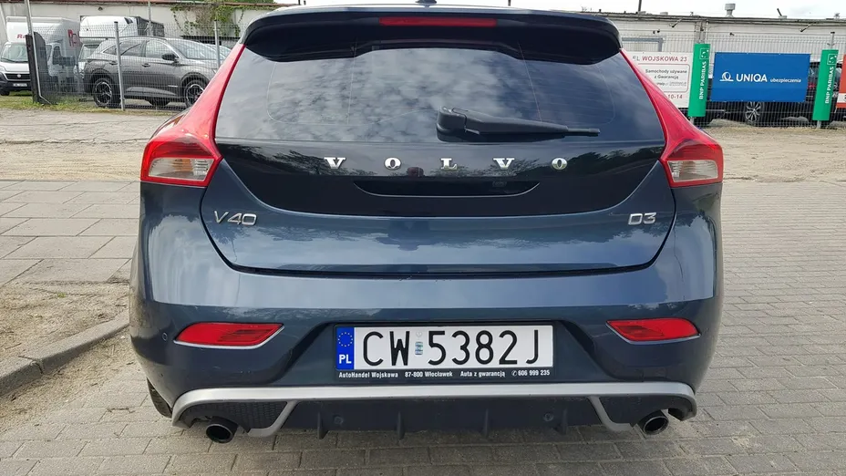 VOLVO V40 -