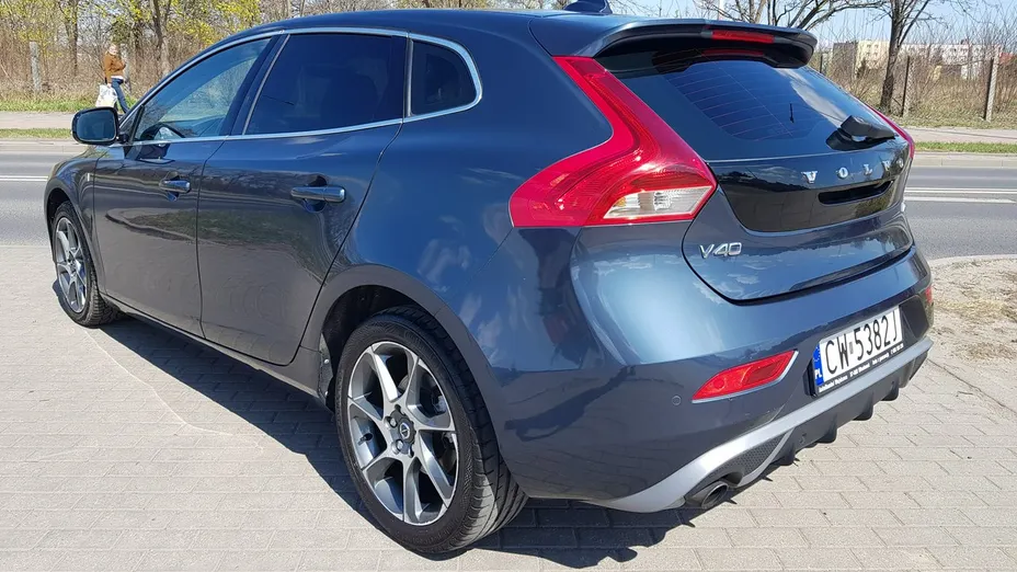 VOLVO V40 -