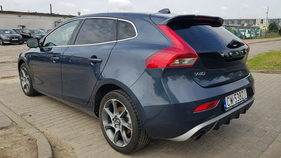 VOLVO V40 -