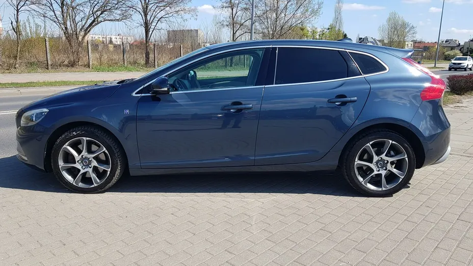 VOLVO V40 -