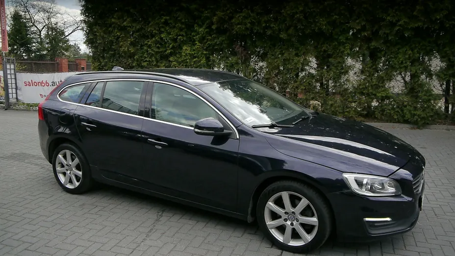 VOLVO V60 -