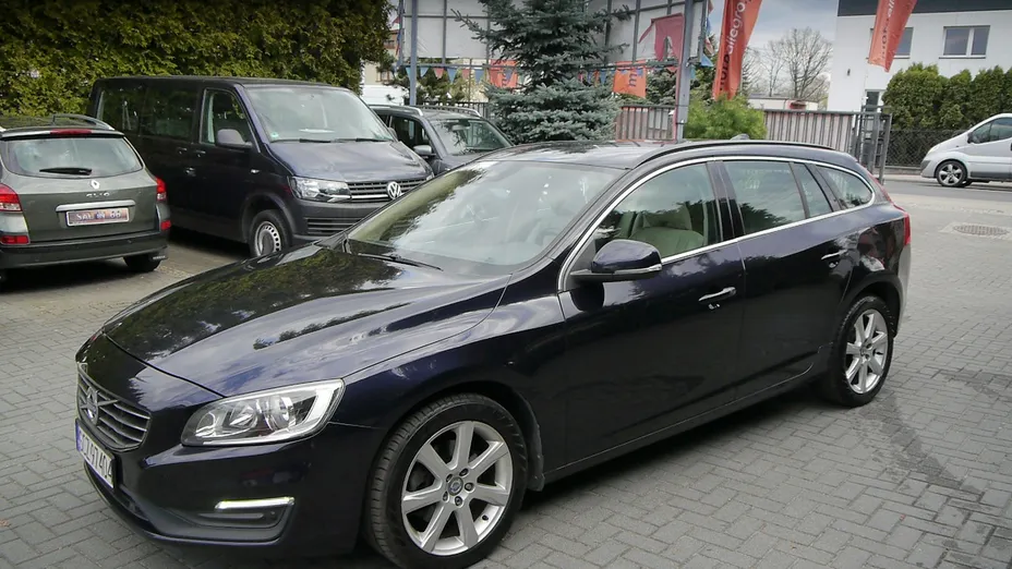 VOLVO V60 -