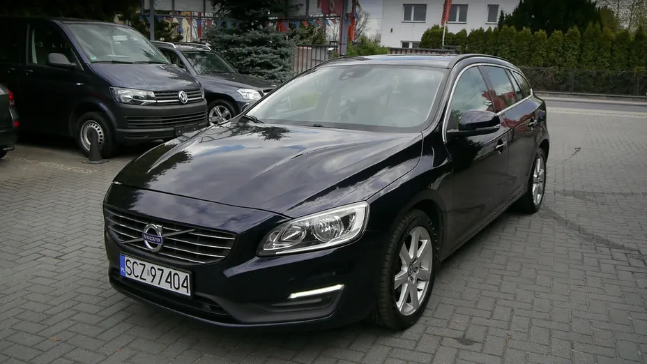 VOLVO V60 -