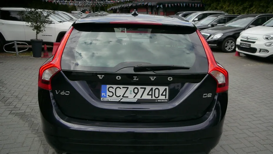 VOLVO V60 -