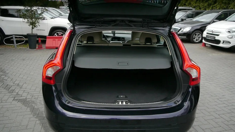VOLVO V60 -