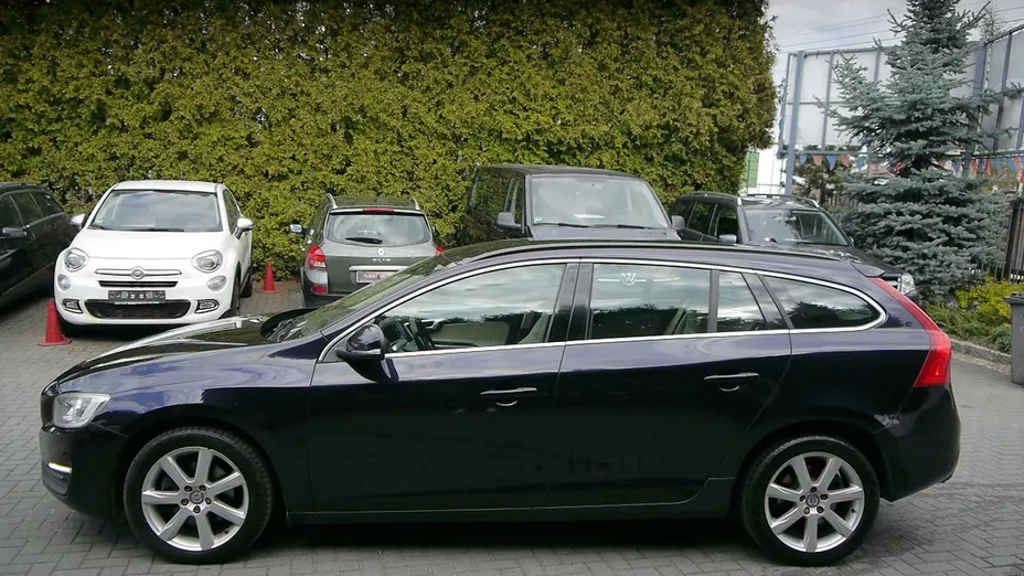 VOLVO V60 -