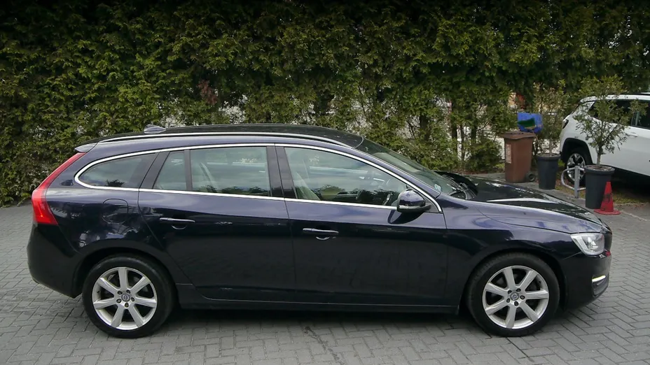 VOLVO V60 -