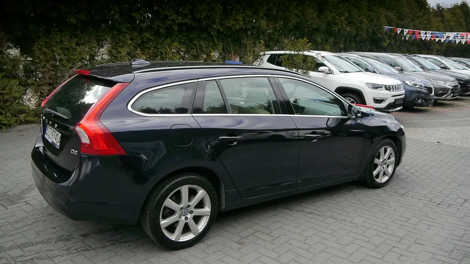 VOLVO V60 -