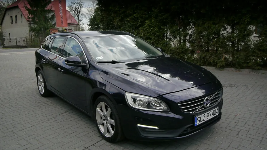 VOLVO V60 -