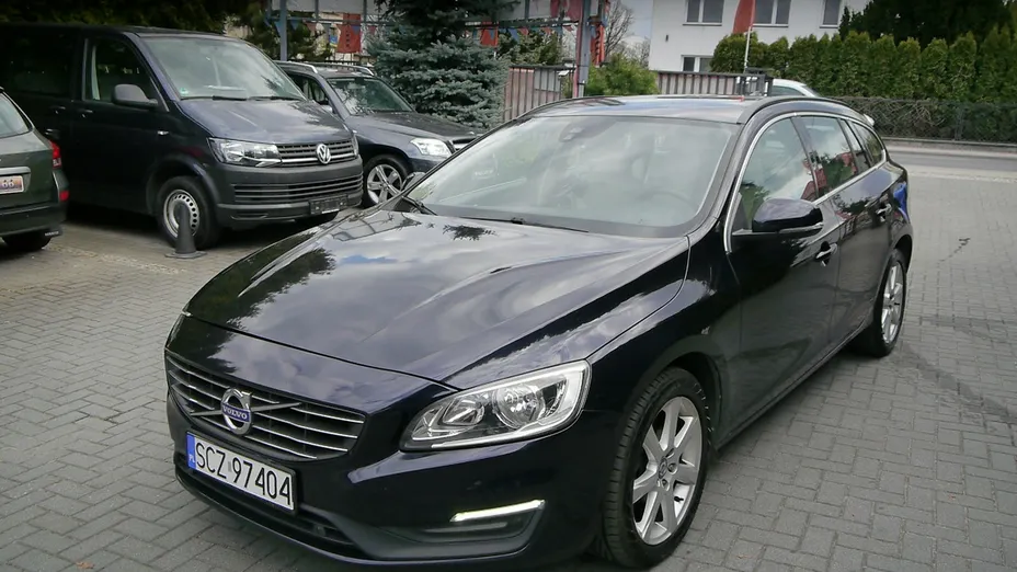 VOLVO V60 -