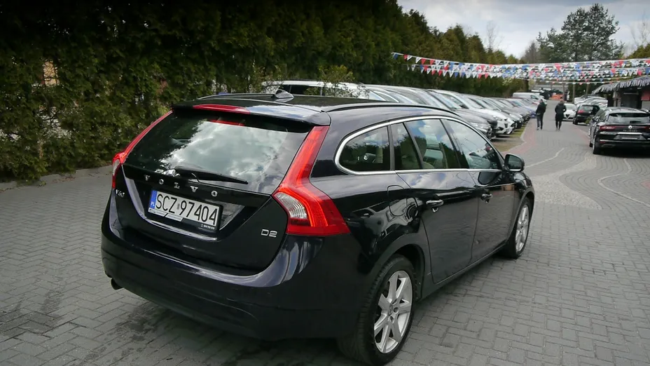 VOLVO V60 -