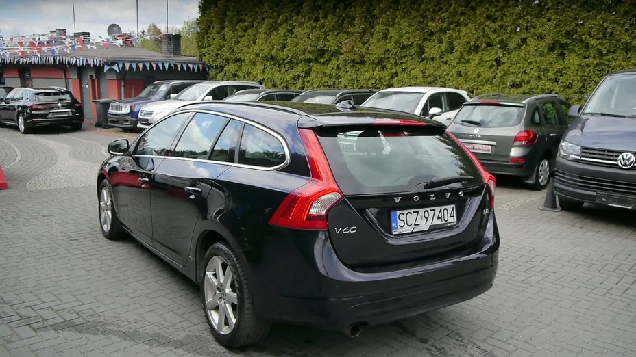 VOLVO V60 -
