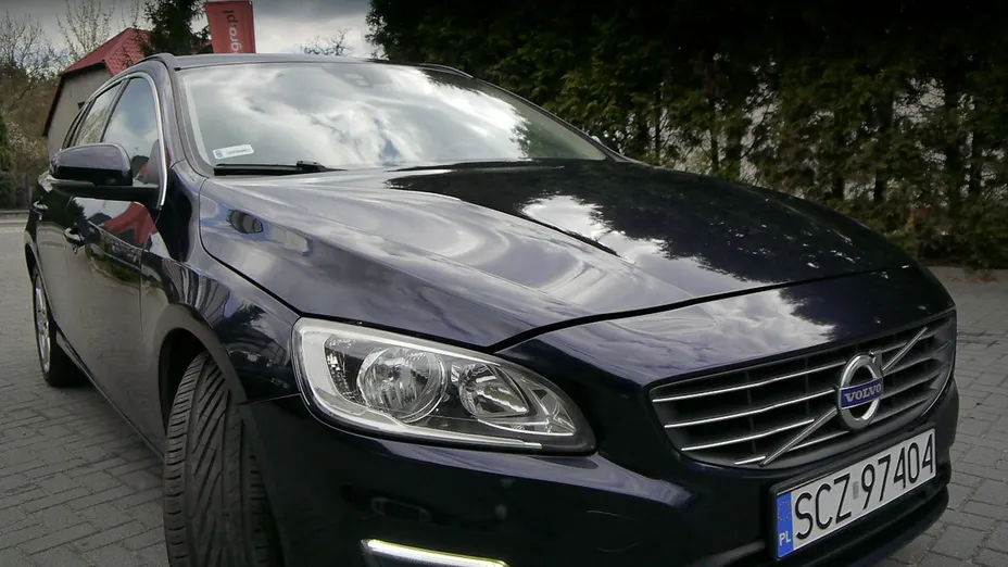 VOLVO V60 -