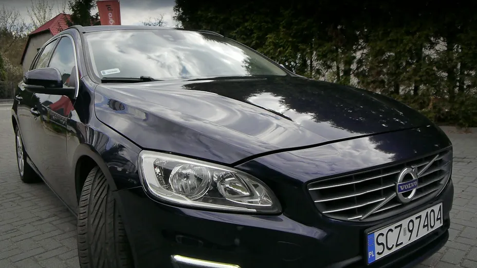 VOLVO V60 -