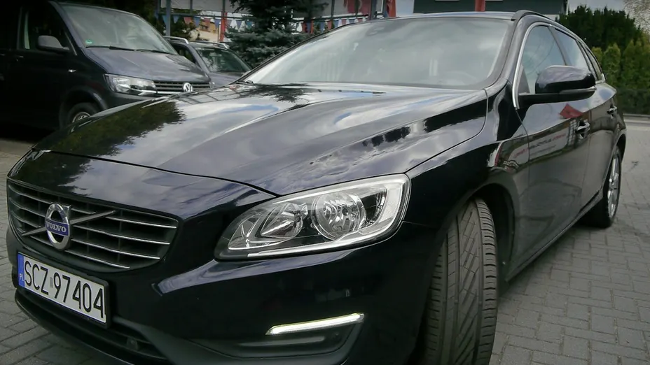 VOLVO V60 -