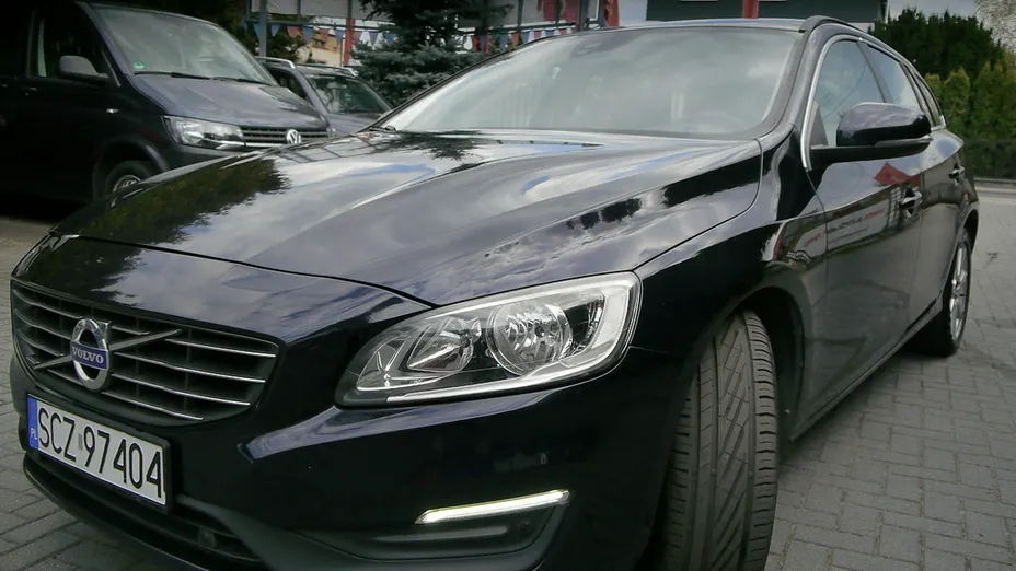 VOLVO V60 -