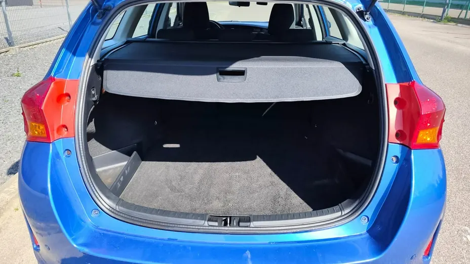 TOYOTA Auris -