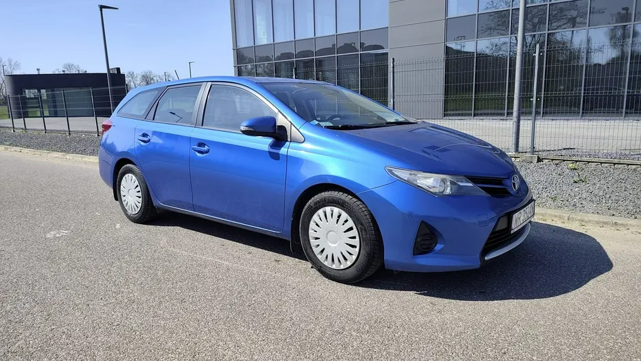 TOYOTA Auris -