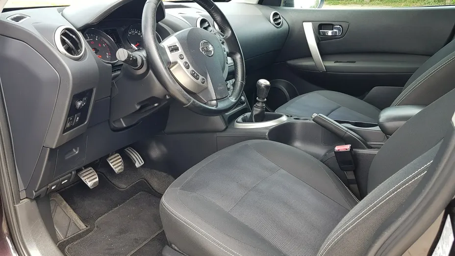 NISSAN Qashqai -