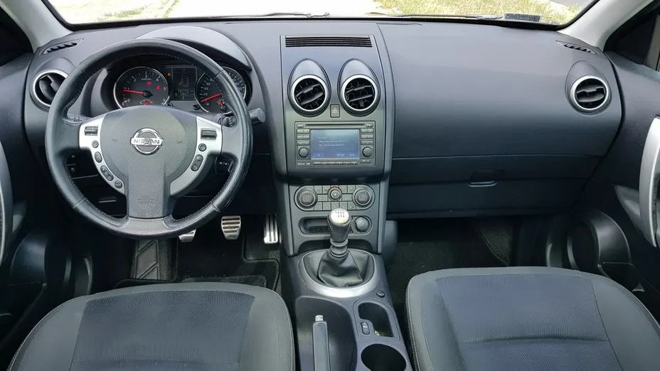 NISSAN Qashqai -