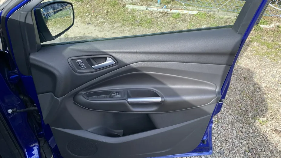 FORD Kuga -