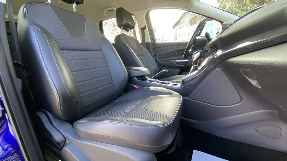 FORD Kuga -