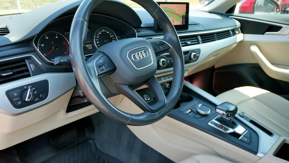 AUDI A4 -