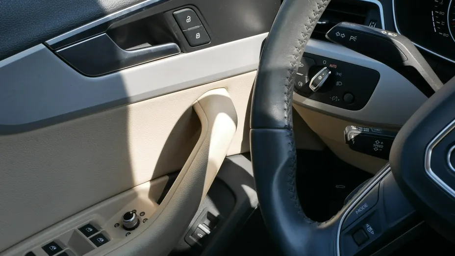 AUDI A4 -