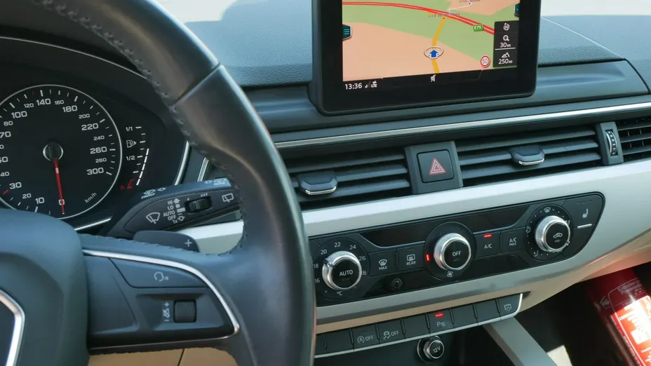 AUDI A4 -