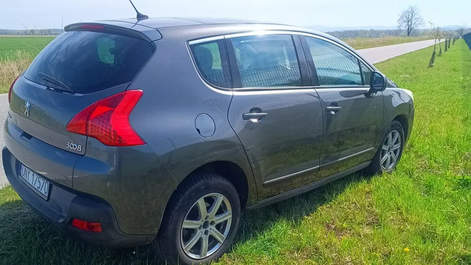 PEUGEOT 3008 -