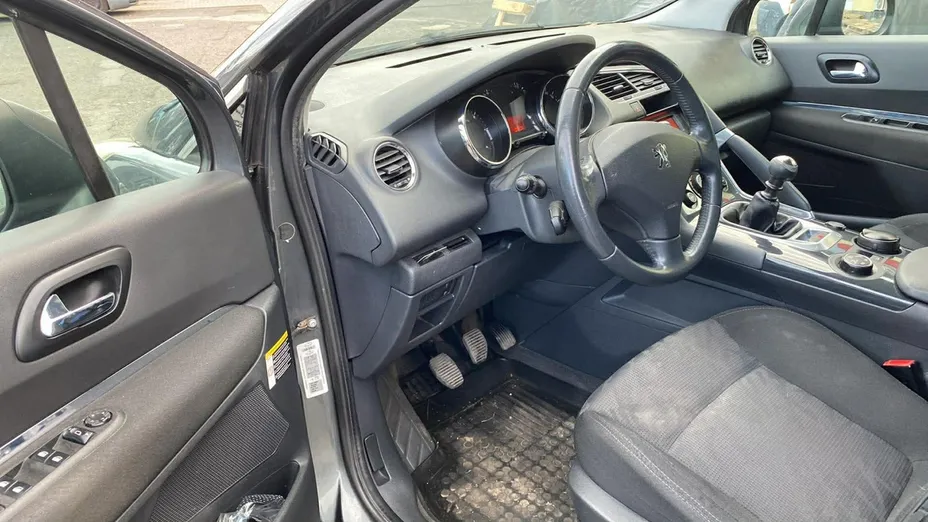 PEUGEOT 3008 -